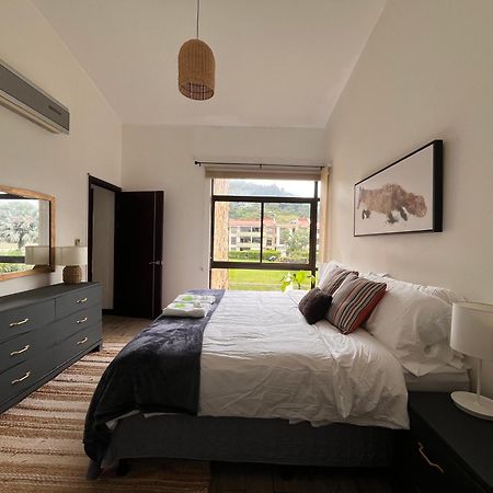 Cr Mariposa Rentals Lakeview Penthouse With Office Space, Pool, Gym, Tennis Santa Ana  Exteriör bild