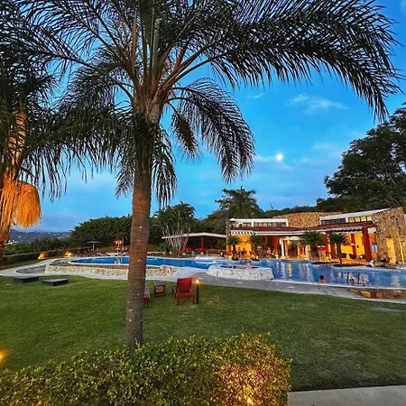 Cr Mariposa Rentals Lakeview Penthouse With Office Space, Pool, Gym, Tennis Santa Ana  Exteriör bild