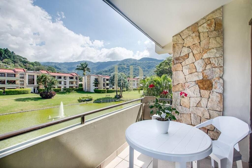 Cr Mariposa Rentals Lakeview Penthouse With Office Space, Pool, Gym, Tennis Santa Ana  Exteriör bild