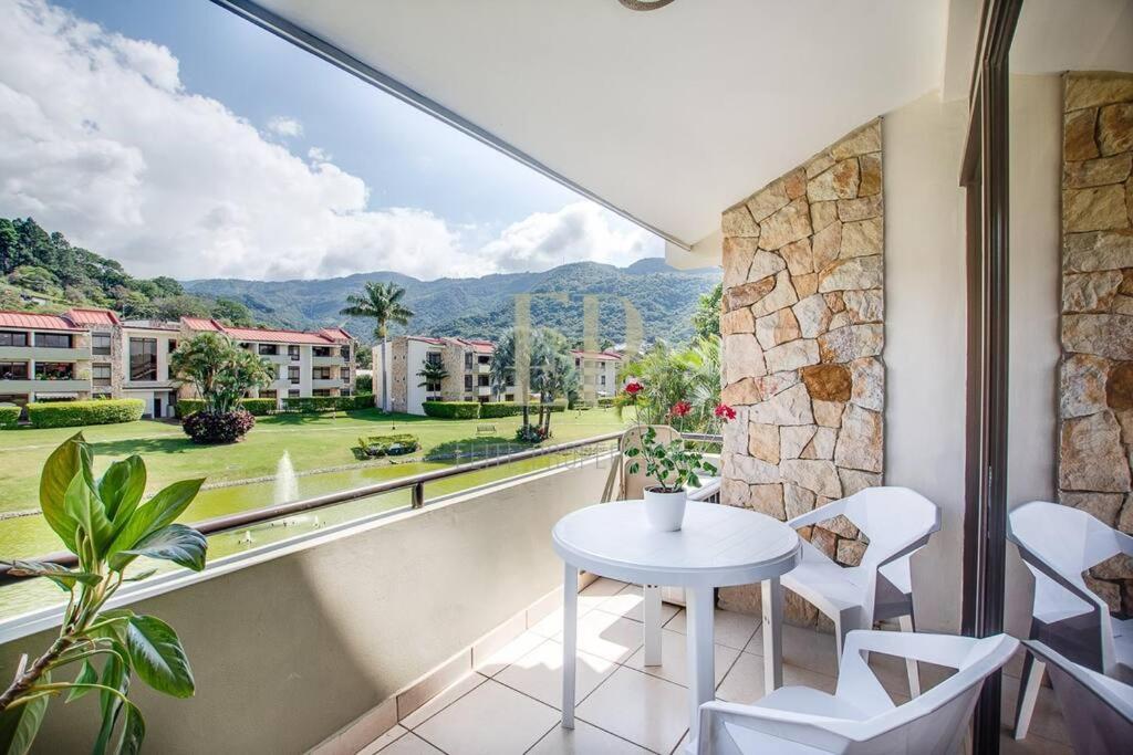 Cr Mariposa Rentals Lakeview Penthouse With Office Space, Pool, Gym, Tennis Santa Ana  Exteriör bild