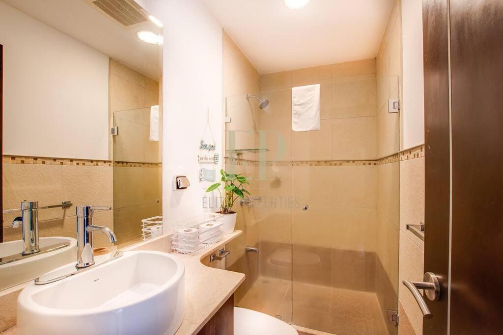 Cr Mariposa Rentals Lakeview Penthouse With Office Space, Pool, Gym, Tennis Santa Ana  Exteriör bild