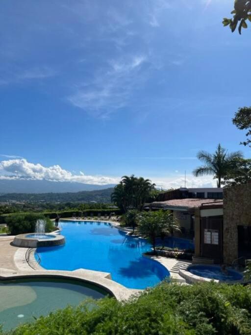 Cr Mariposa Rentals Lakeview Penthouse With Office Space, Pool, Gym, Tennis Santa Ana  Exteriör bild
