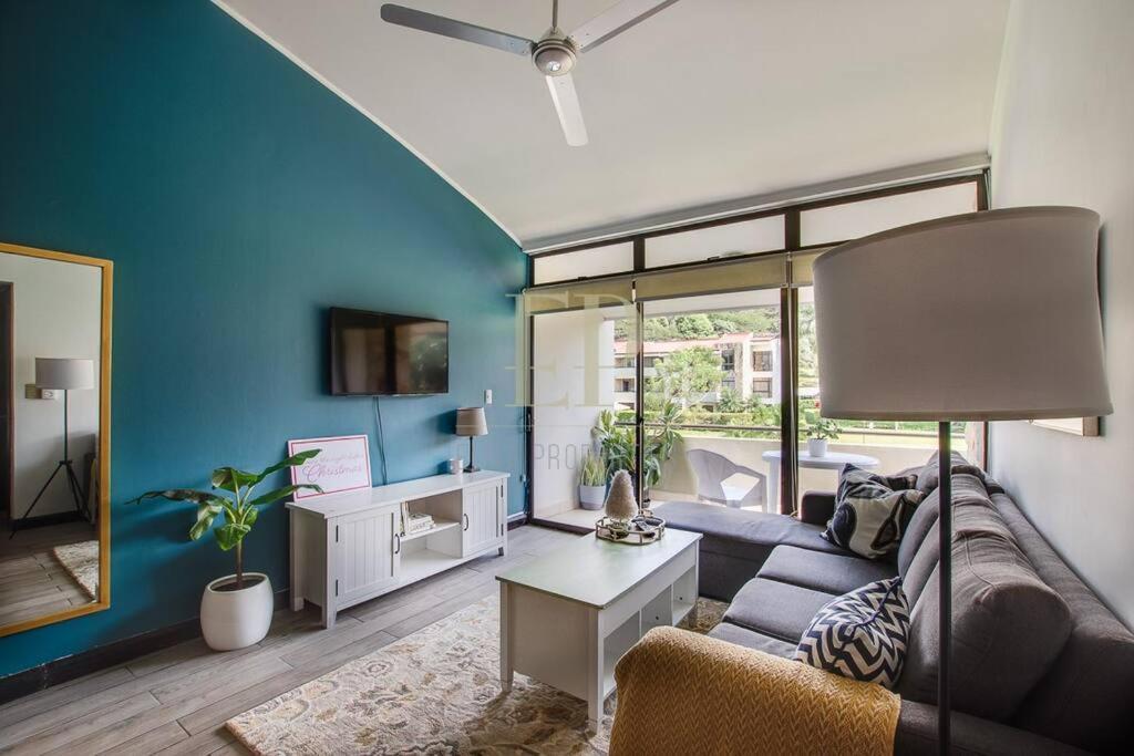 Cr Mariposa Rentals Lakeview Penthouse With Office Space, Pool, Gym, Tennis Santa Ana  Exteriör bild