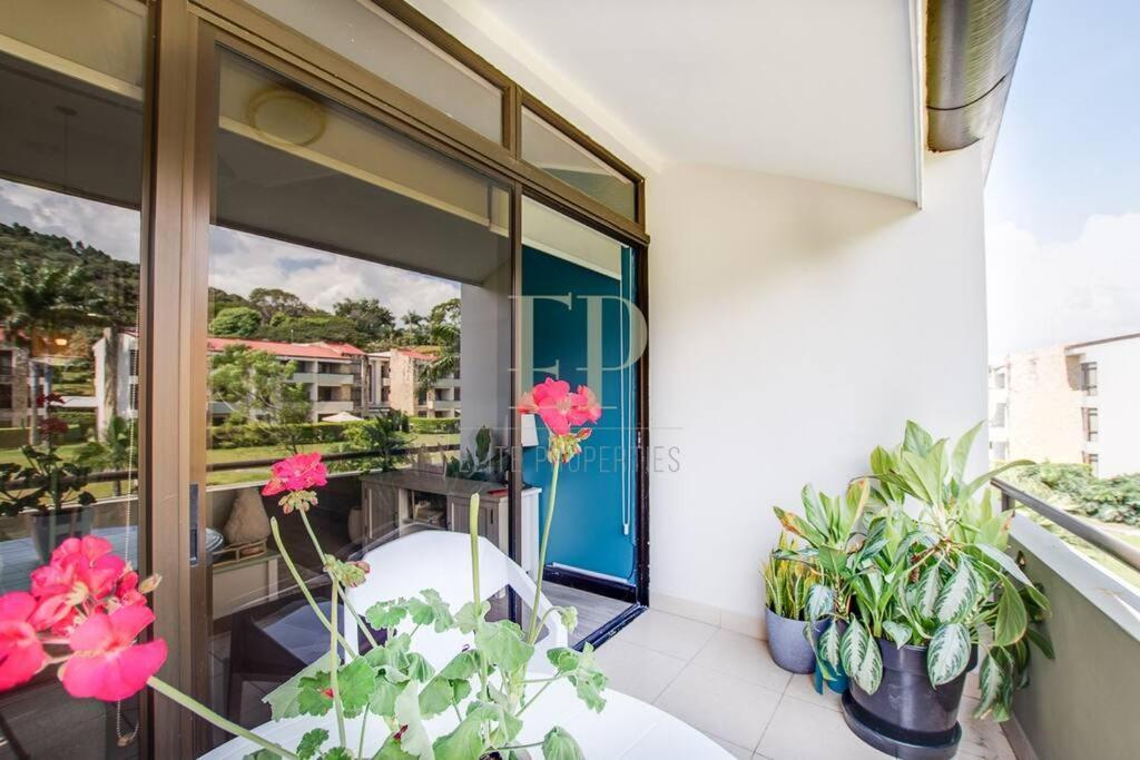Cr Mariposa Rentals Lakeview Penthouse With Office Space, Pool, Gym, Tennis Santa Ana  Exteriör bild