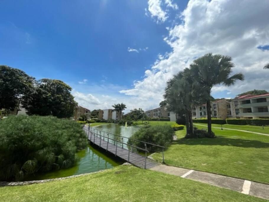 Cr Mariposa Rentals Lakeview Penthouse With Office Space, Pool, Gym, Tennis Santa Ana  Exteriör bild