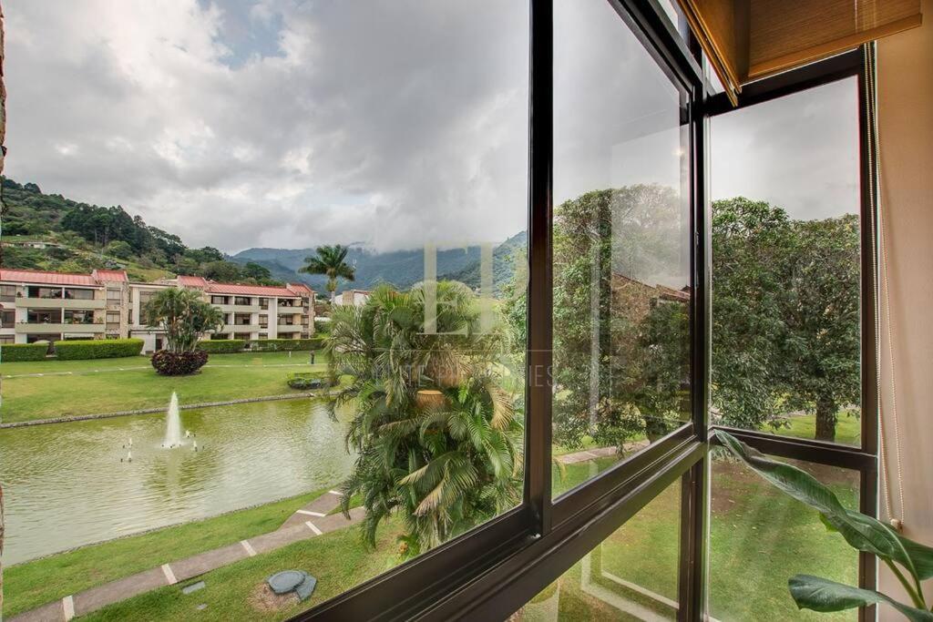 Cr Mariposa Rentals Lakeview Penthouse With Office Space, Pool, Gym, Tennis Santa Ana  Exteriör bild
