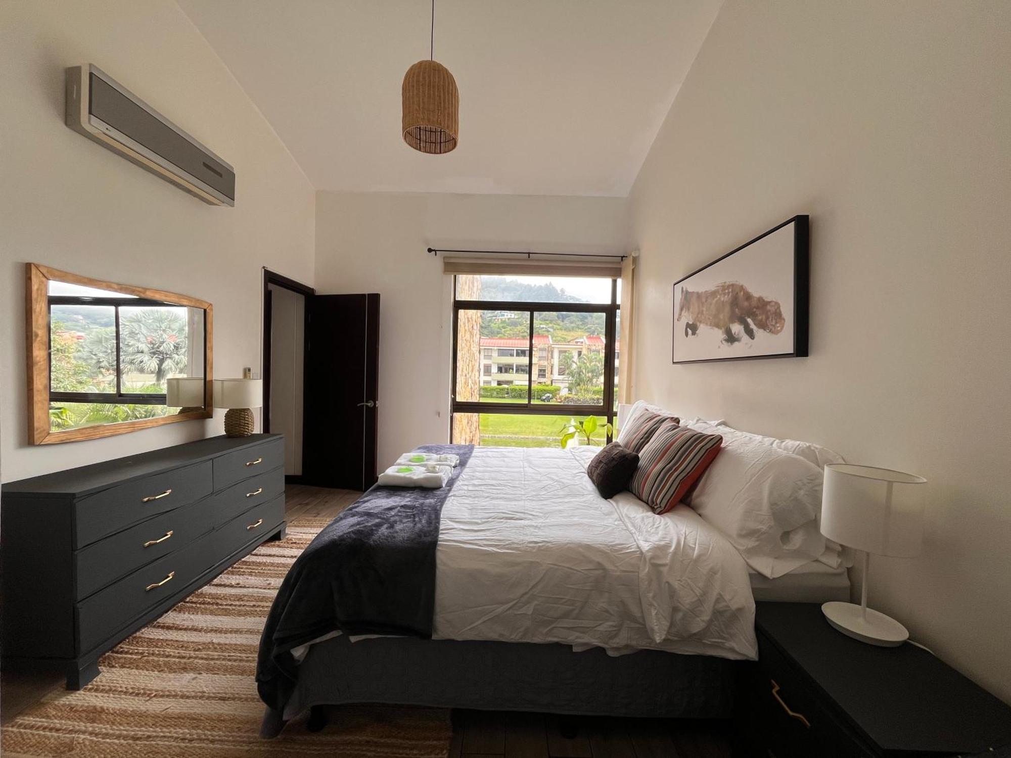 Cr Mariposa Rentals Lakeview Penthouse With Office Space, Pool, Gym, Tennis Santa Ana  Exteriör bild